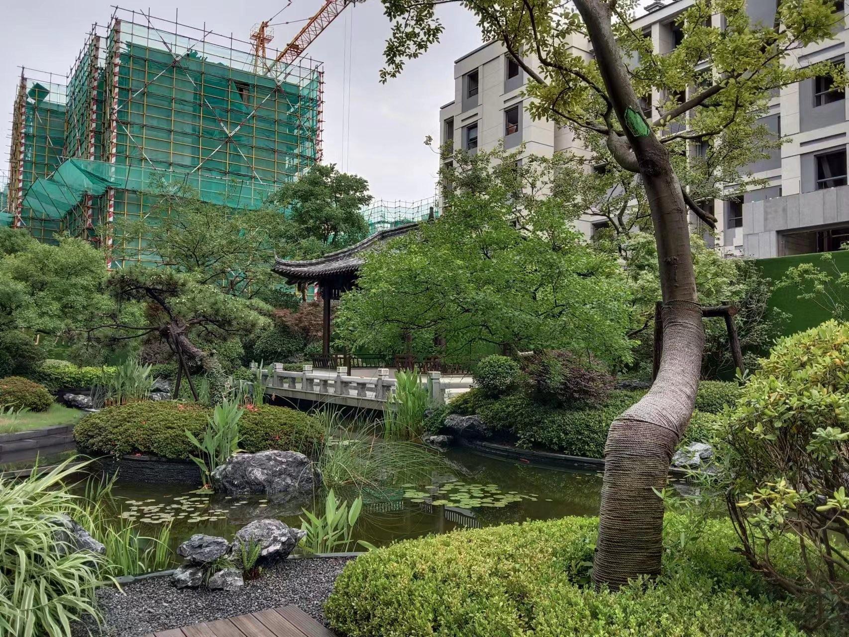 万科华鸿如园小区内部实景，目前一期基本卖完，二期143平户型加推销售中