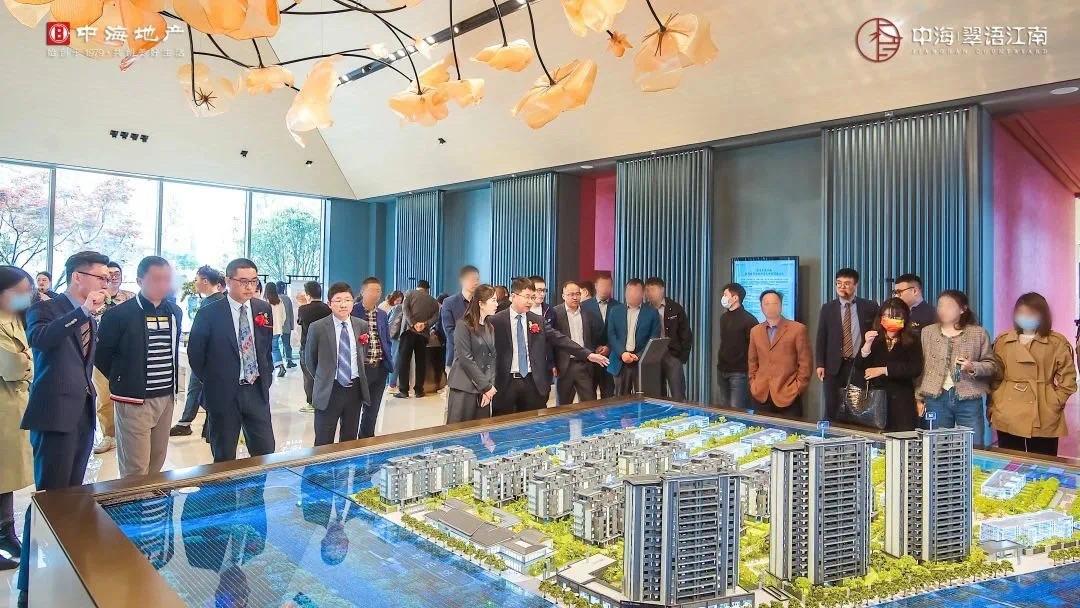 扬州中海翠语江南售楼处已公开，在售产品为高层和叠加别墅。