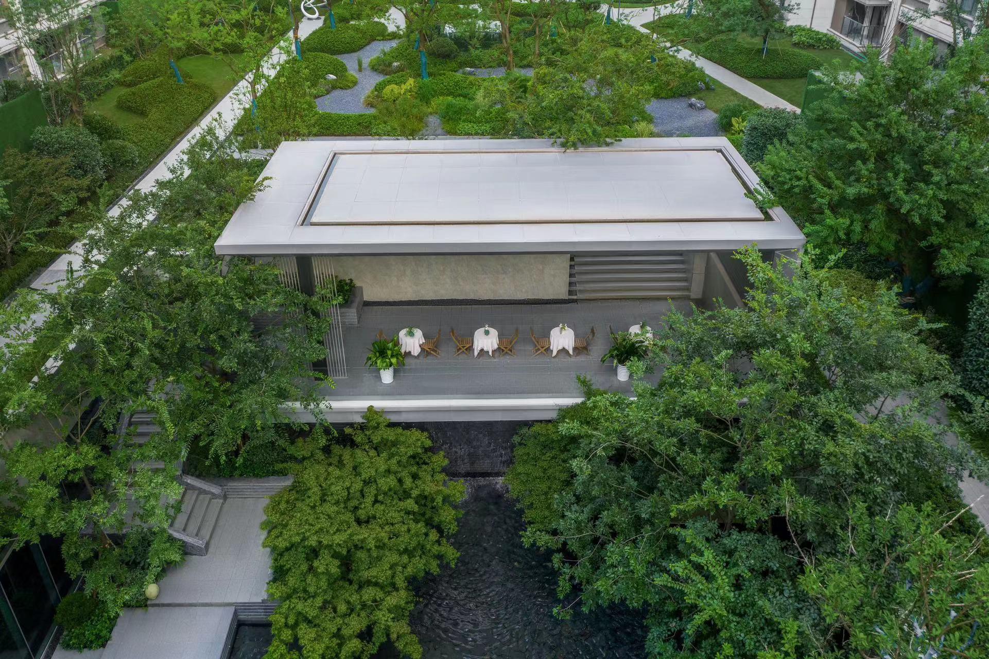 扬州中信泰富锦玥府实景示范区展示，目前项目洋房在售，单价17000元/平左右